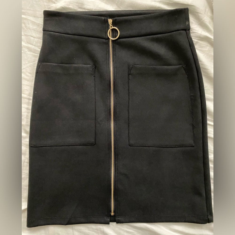 Black high waist pencil skirt with front zipper